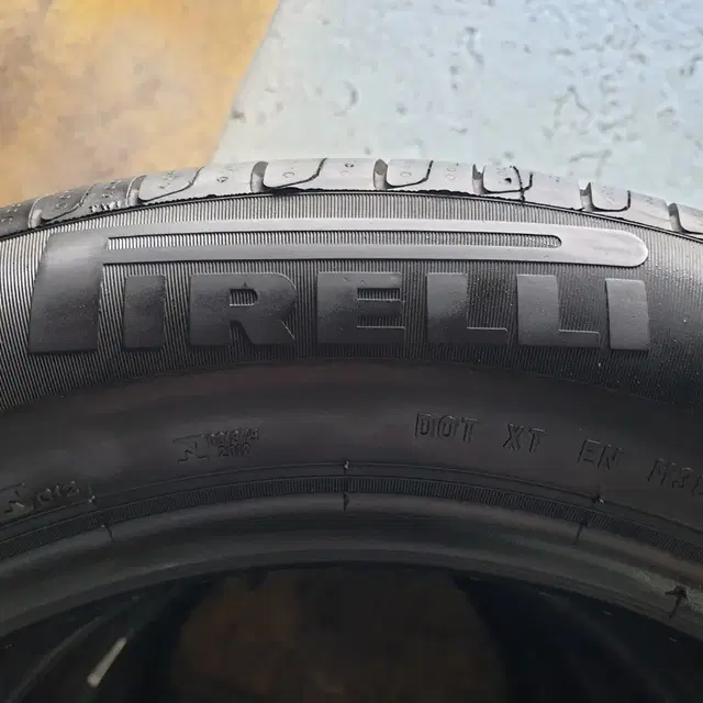 중고타이어 피렐리 신투라토P7 225/55R17 97Y 한대분 세트