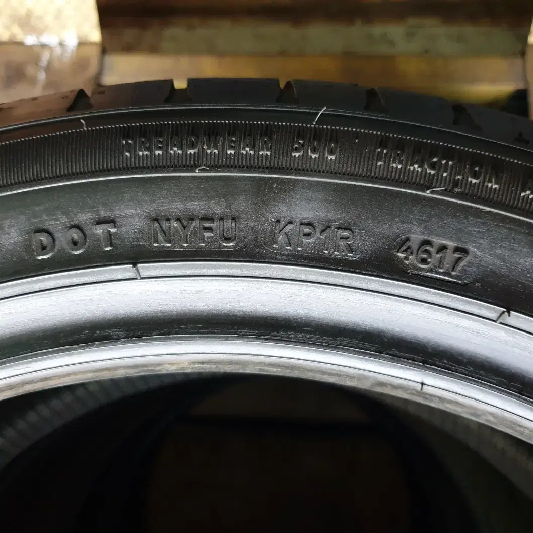 중고타이어 굿이어타이어 이글투어링 235/45R18 98V 한대분 세트