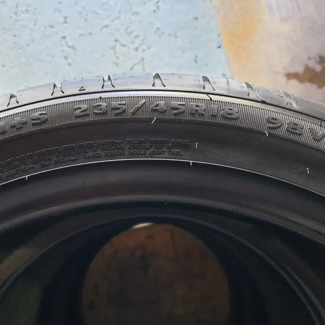 중고타이어 굿이어타이어 이글투어링 235/45R18 98V 한대분 세트