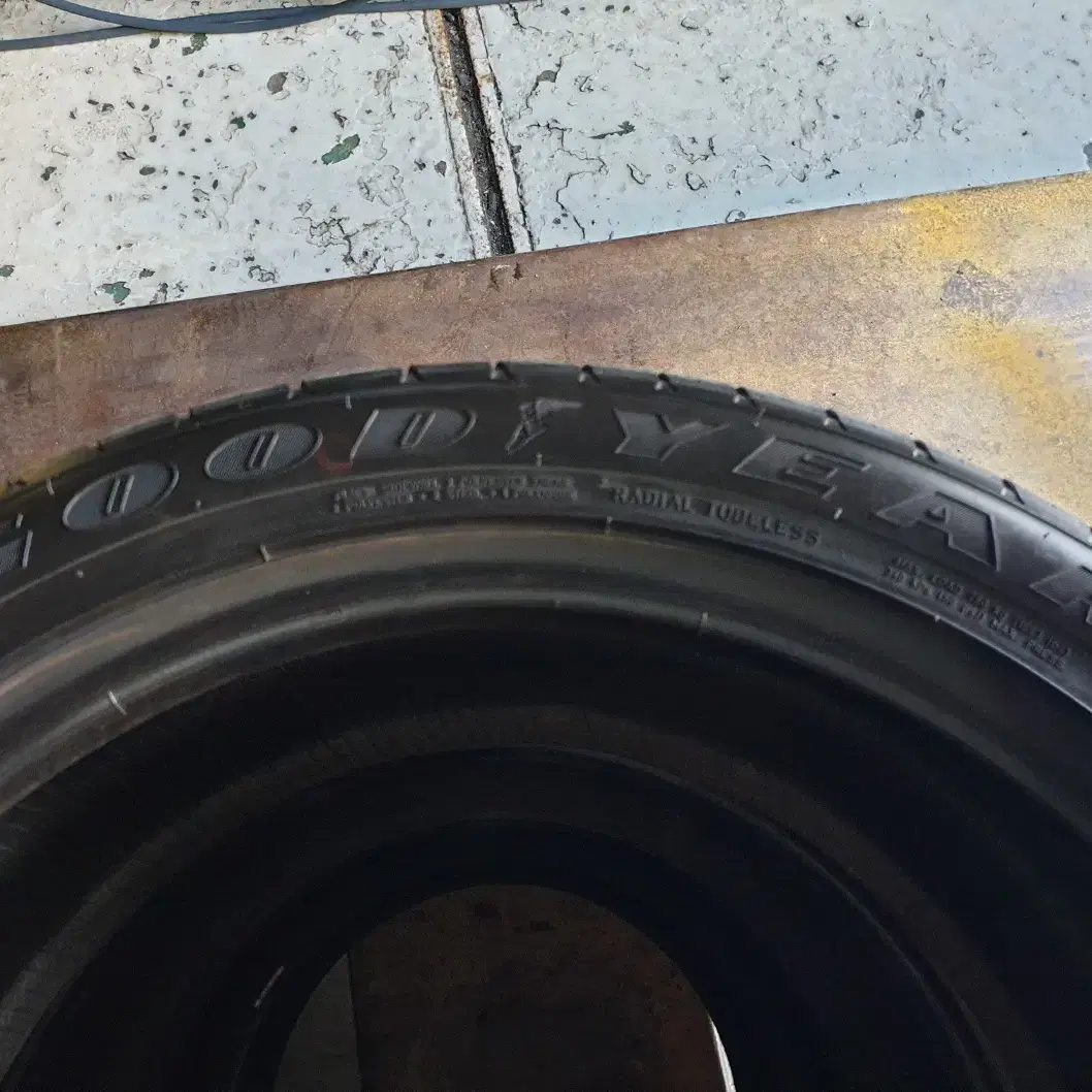 중고타이어 굿이어타이어 이글투어링 235/45R18 98V 한대분 세트