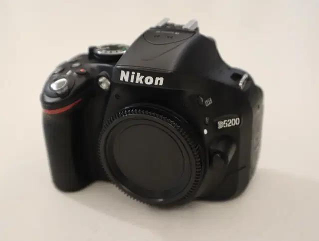 니콘 D5200( 바디) DSLR 카메라( S급)