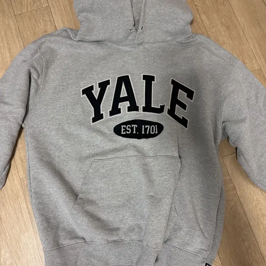 yale 옷 팔아요