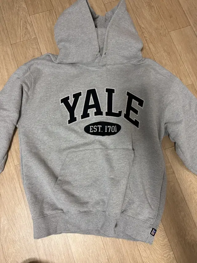 yale 옷 팔아요