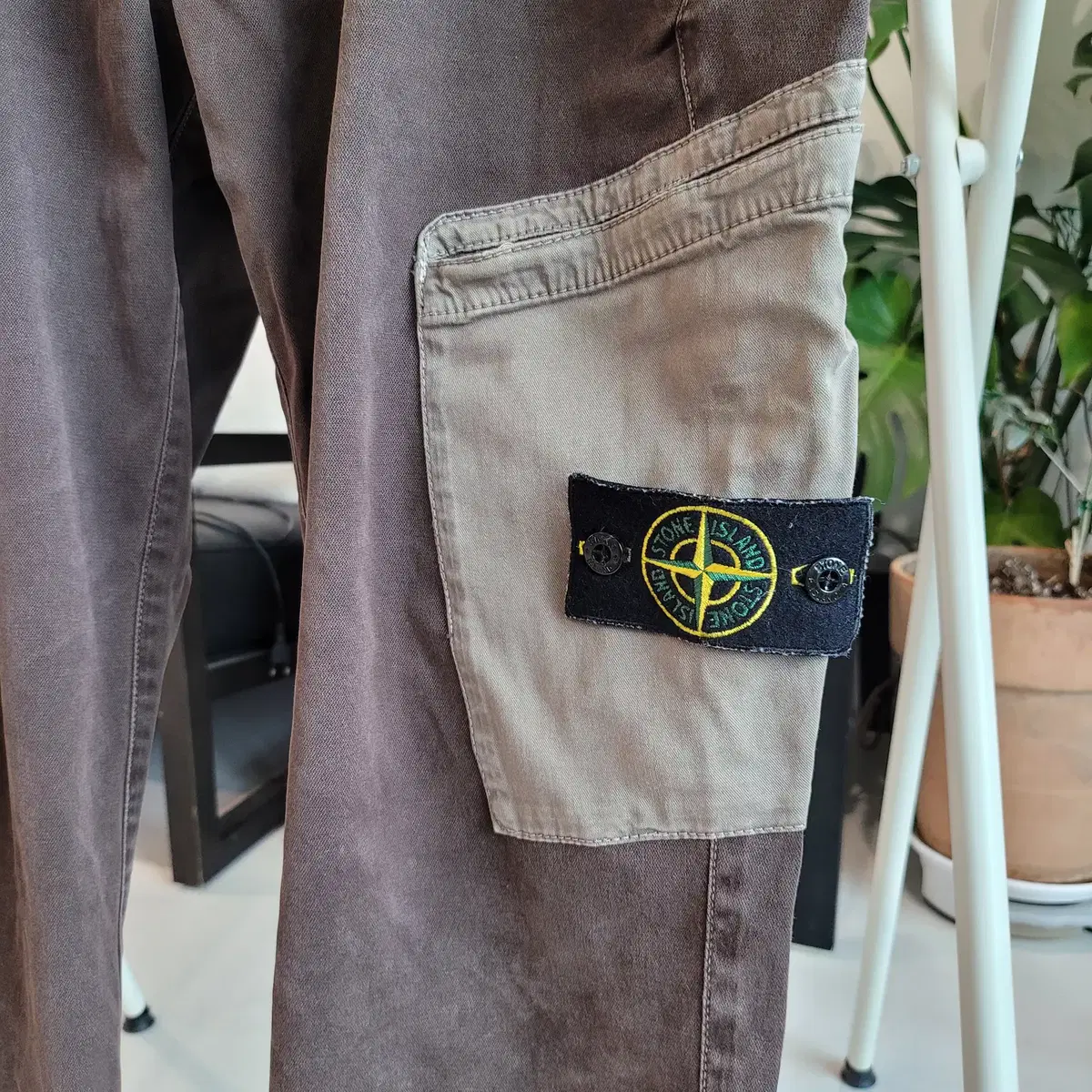 정품 스톤아일랜드 STONE ISLAND 슬림카고 포켓 팬츠