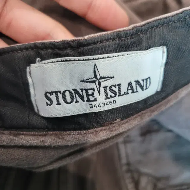 정품 스톤아일랜드 STONE ISLAND 슬림카고 포켓 팬츠