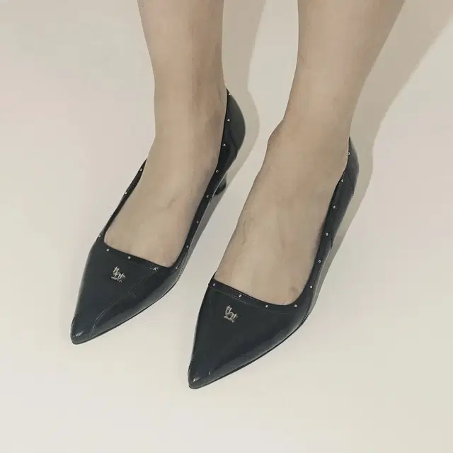 [쓰리타임즈] Classic logo pumps 클래식로고 펌프스 230