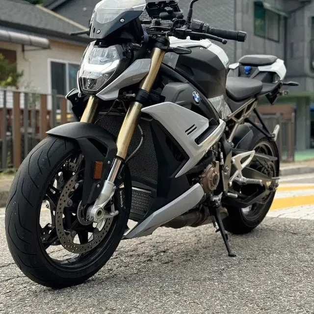 bmw s1000r 싱글알 신차보증차량 판매합니다.