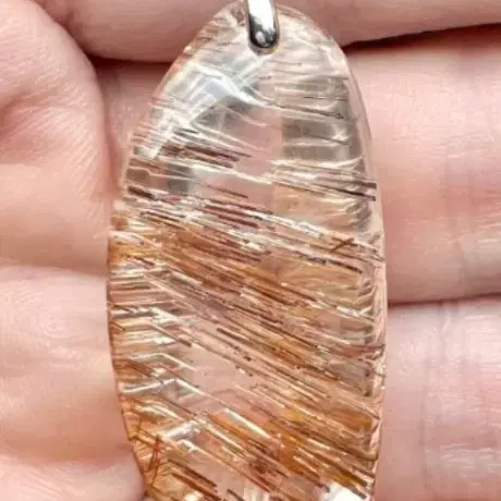 희귀한 적동침수정 (red copper rutilated quartz)