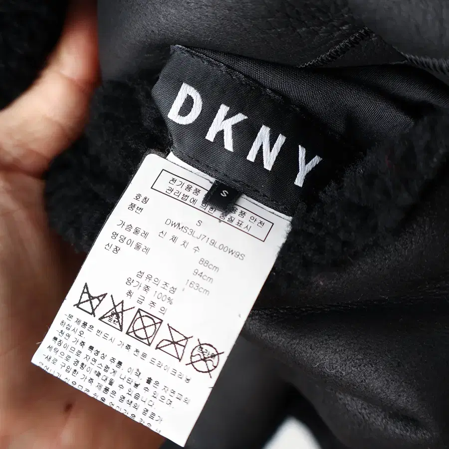 66/DKNY 양가죽 양면 무스탕 코트