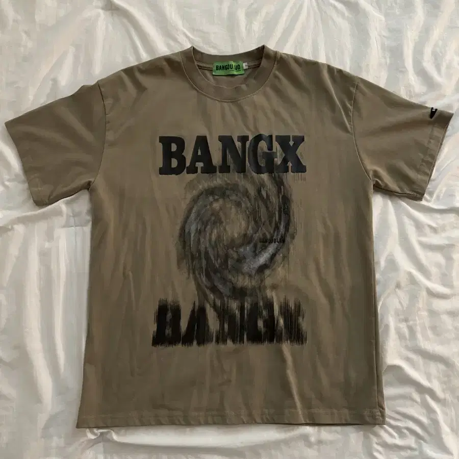 BANGX 카키색 반팔 티