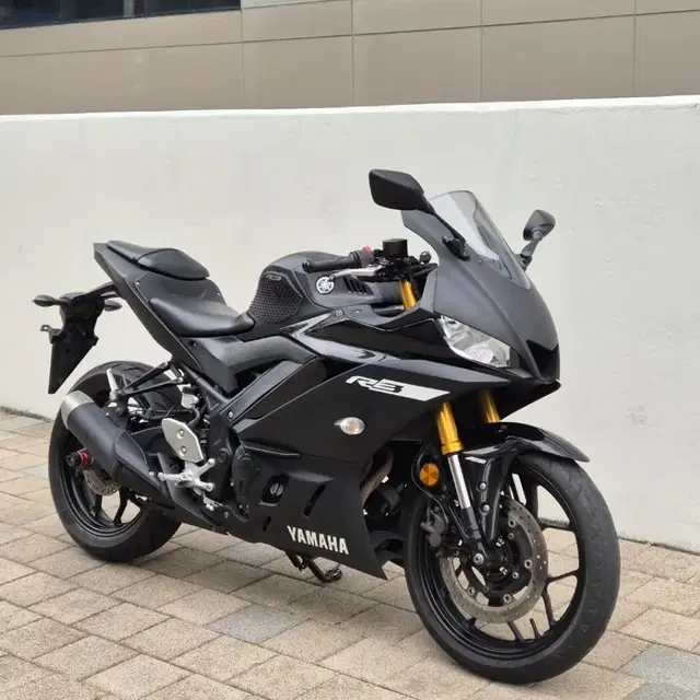 2019년식 YZF-R3 알쓰리 신형 멧블랙 판매합니다.