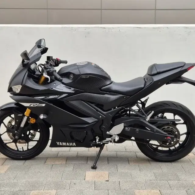 2019년식 YZF-R3 알쓰리 신형 멧블랙 판매합니다.