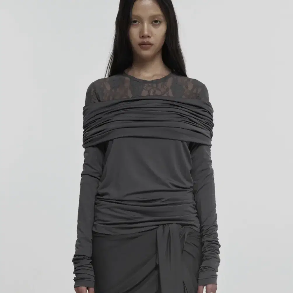 나체 Draping Long Sleeve Black 1