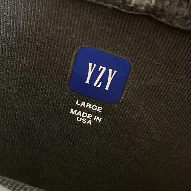 [L] YEEZYGAP Engineered by Balenciaga