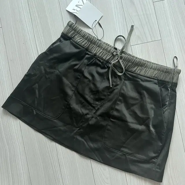 ZARA 자라 카키 새틴 스커트 S