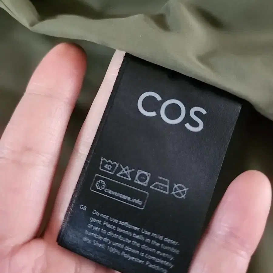 335000원짜리 COS cos 코스 오리텅패딩 카키색