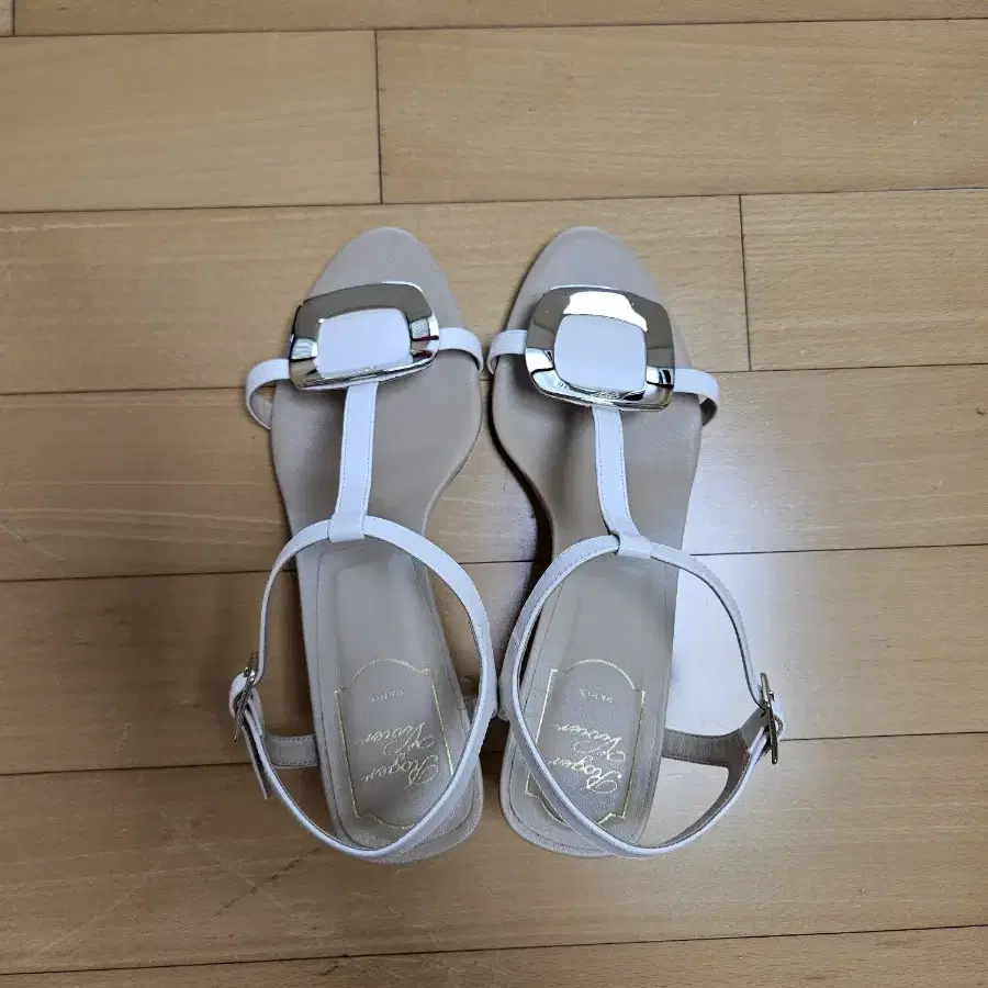 로저비비에(Roger Vivier) 샌들(36.5사이즈)