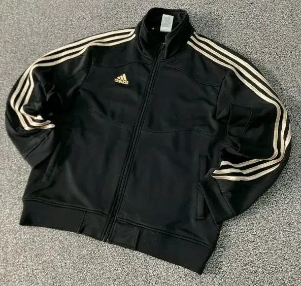 adidas Triangle Logo Skull Gold Jersey100