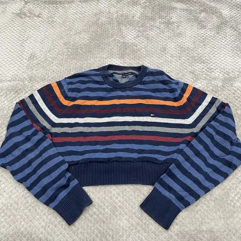 L Tommy Hilfiger Cropped remake Round knit