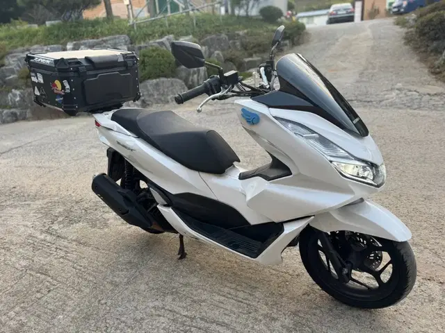 혼다 pcx125 22년식 abs 화이트 짧은키로수 팝니다