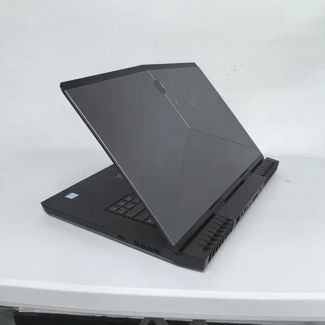 델 Alienware 15 R3 i7-7700HK GTX1060