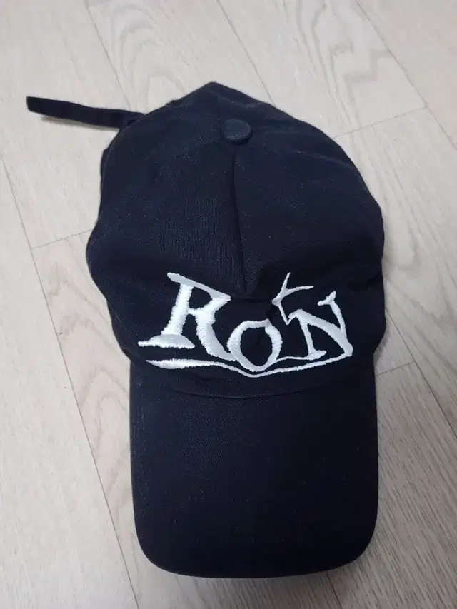 더콜디스트모먼트 ron 캡모자