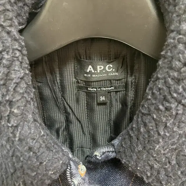 APC 양털 카라 퀼팅 데님자켓