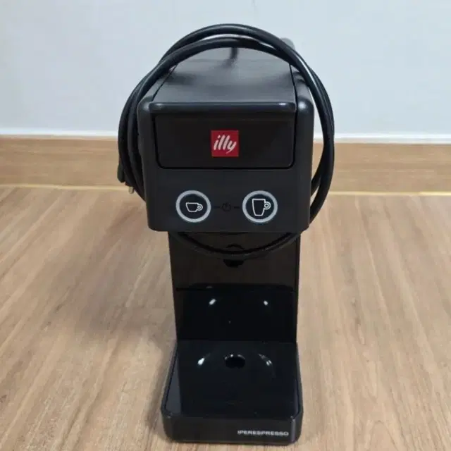 ILLY 일리 커피머신 블랙색상 판매