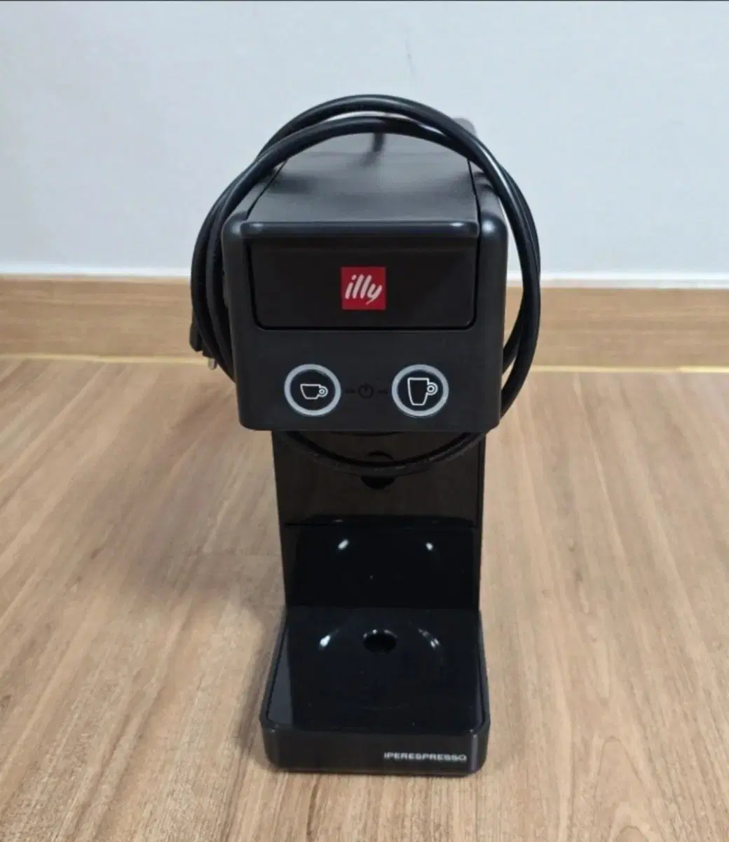 ILLY 일리 커피머신 블랙색상 판매