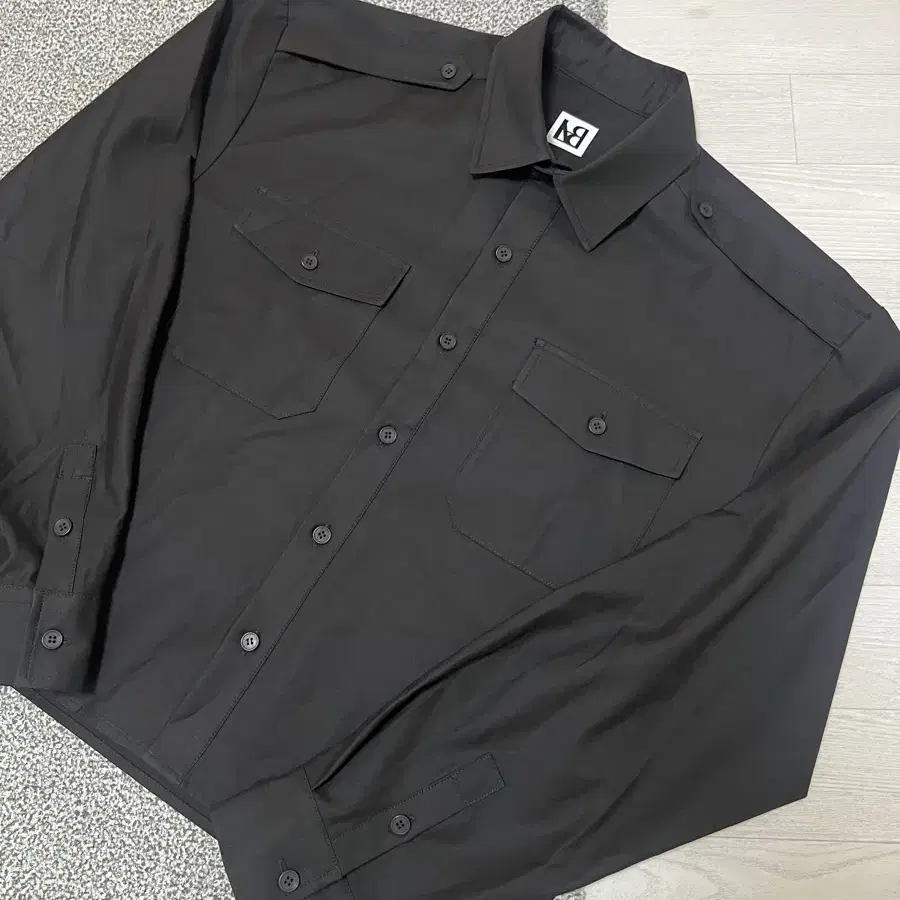 라벨아카이브 Raven military shirt charcoal