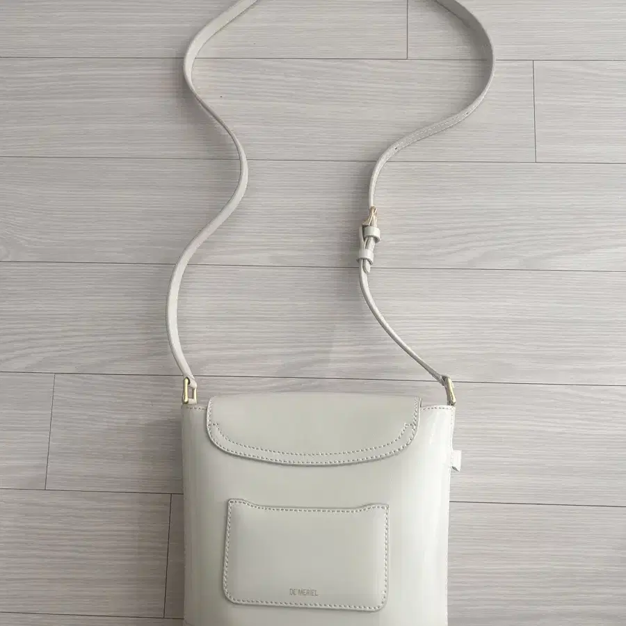 드메리엘 Classic Bucket Bag Small Milk