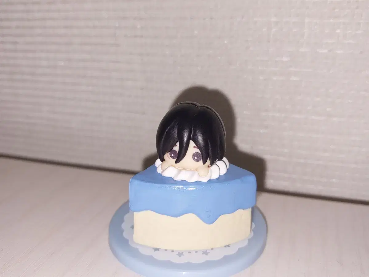 JIN JUNGER Mikasa Cake Figure Gacha