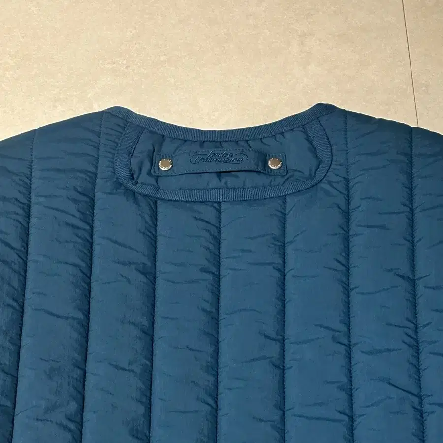 런던 언더그라운드 Vertical padded jacket Blue