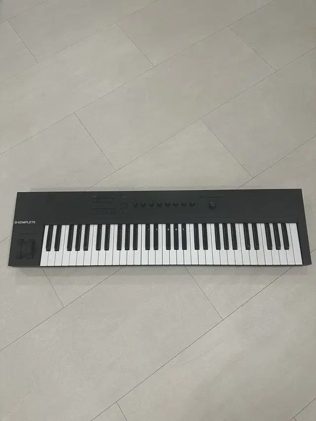 Komplete kontrol a61 미디건반