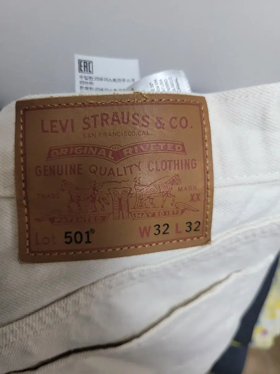 Levi's 501 White 32 LengthMended