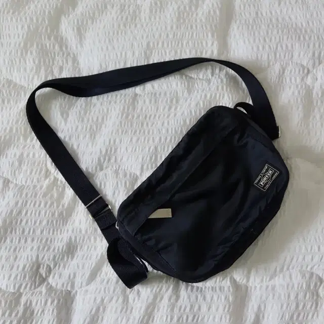 포터 FRAME SHOULDER BAG 네이비 컬러 판매