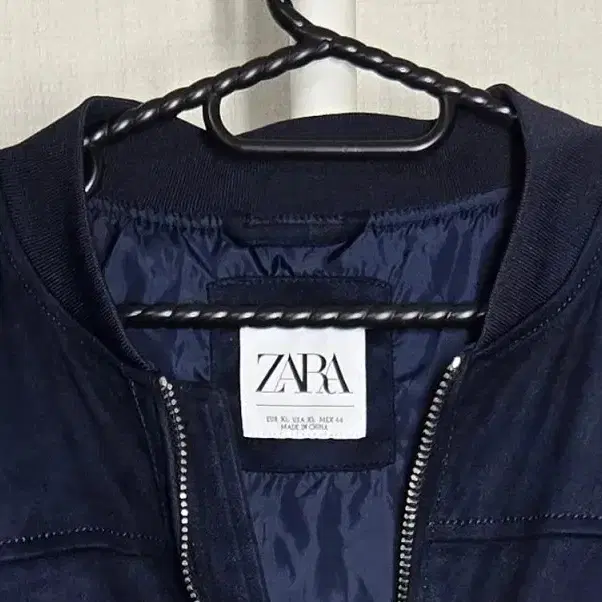 <b>ZARA</b><br>MEN<br>XL<br>45000