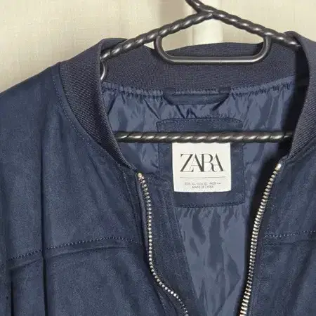 <b>ZARA</b><br>MEN<br>XL<br>45000