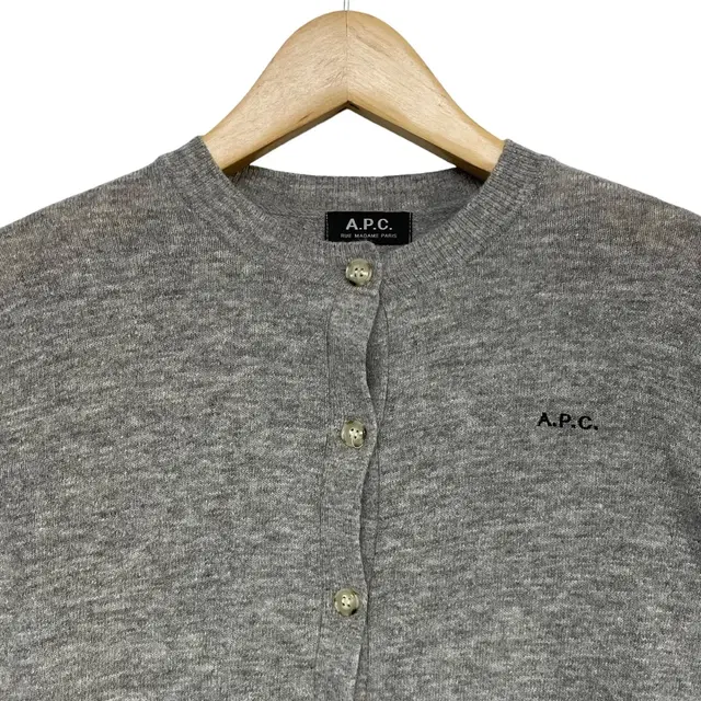 A.P.C 아페쎄 스몰 로고 라운드 니트 가디건