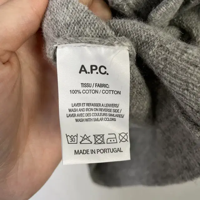 A.P.C 아페쎄 스몰 로고 라운드 니트 가디건