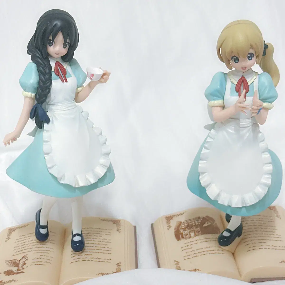 Keon Wonderland Tea Time Mio Tsumugi Classics Figures