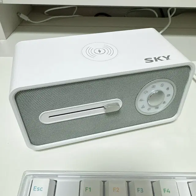 SKY 핏 ASMR 휴대용 탁상용 블루투스 스피커 무선 충전기 SKY-A