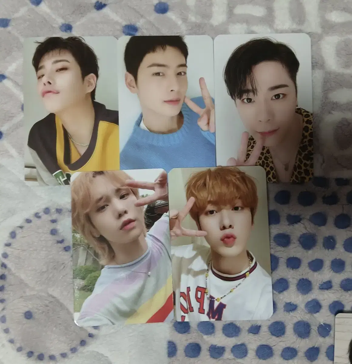 sold in bulk) astro 5 photocards