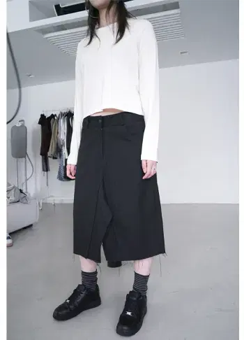 에프터먼데이 pin stripe slit skirt 블랙 새상품