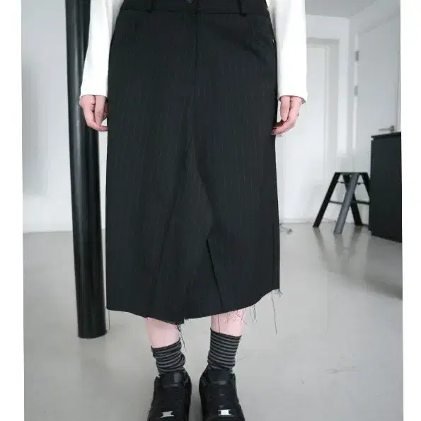 에프터먼데이 pin stripe slit skirt 블랙 새상품