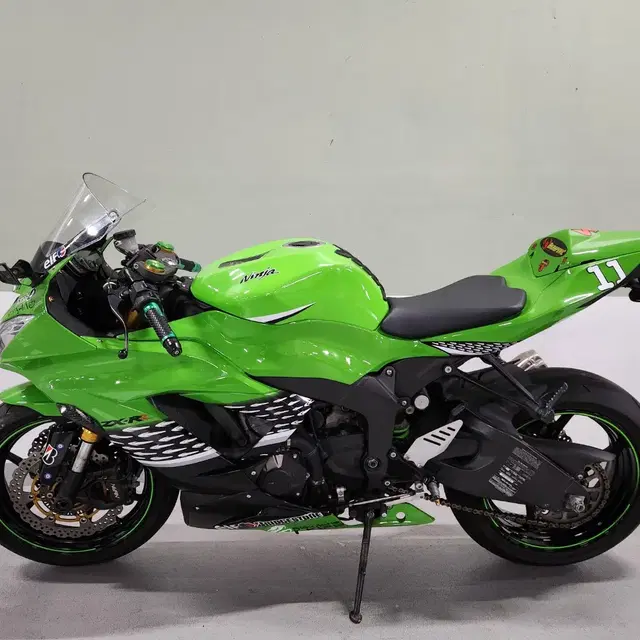 15년식 닌자zx-6r  신차컨디션 판매합니다.