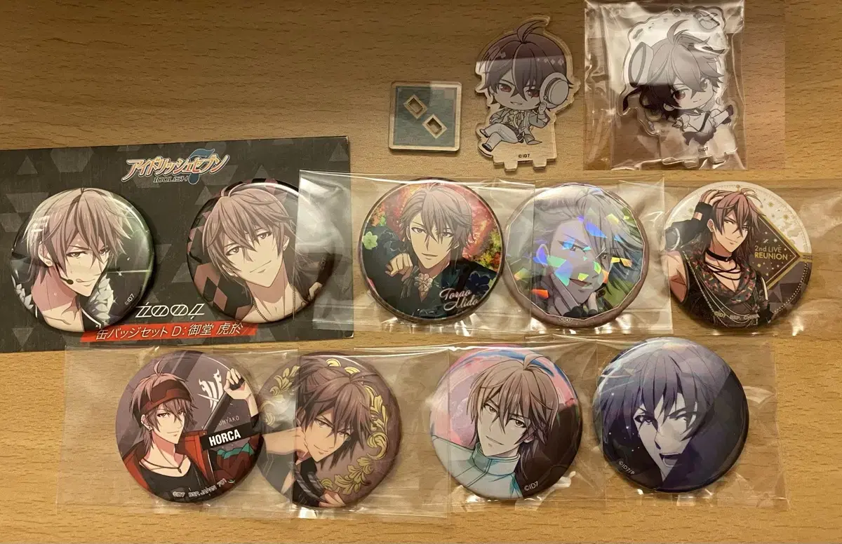 Ainana Torao Cafe acrylic Can Badge Set