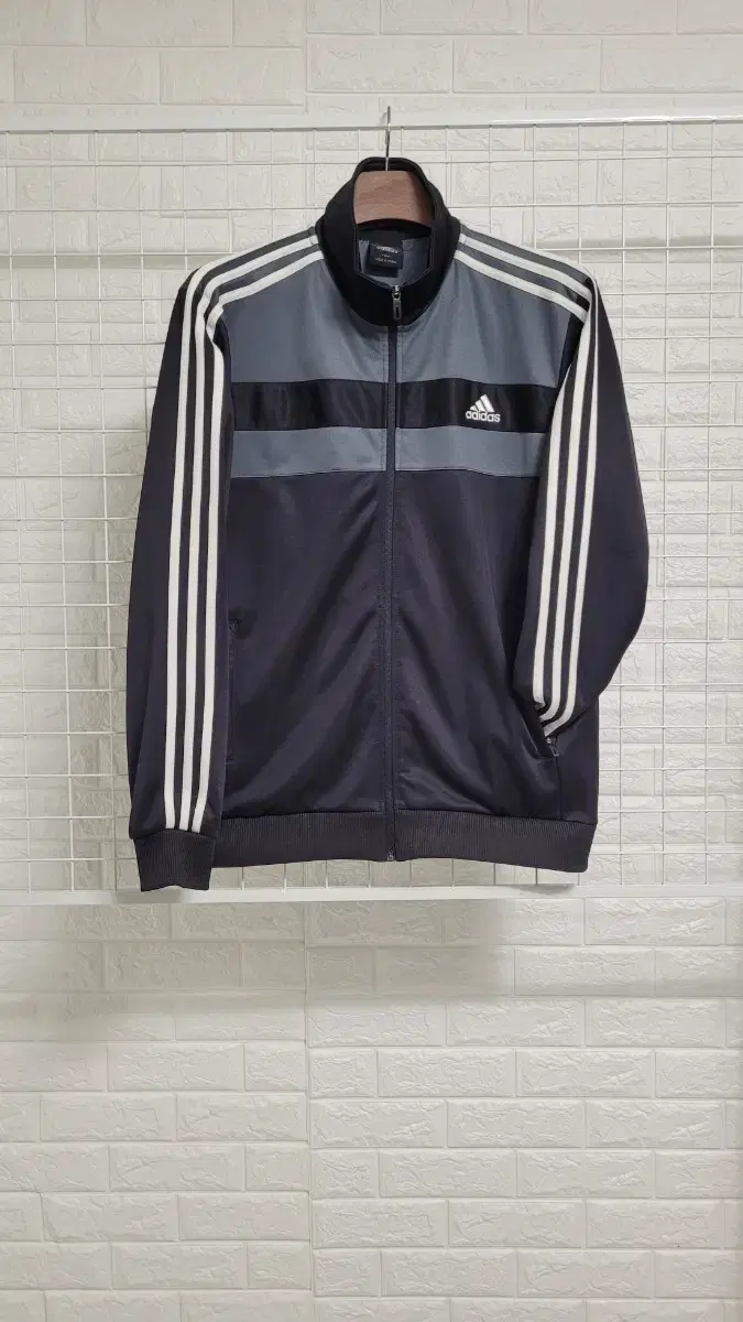 [105]AdidasVintage Black x Grey BigLogoDetailed Gumming Up TrackTopJersey XL