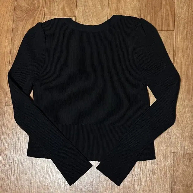 킨더살몬 Back Scoop Neck Pullover - Black