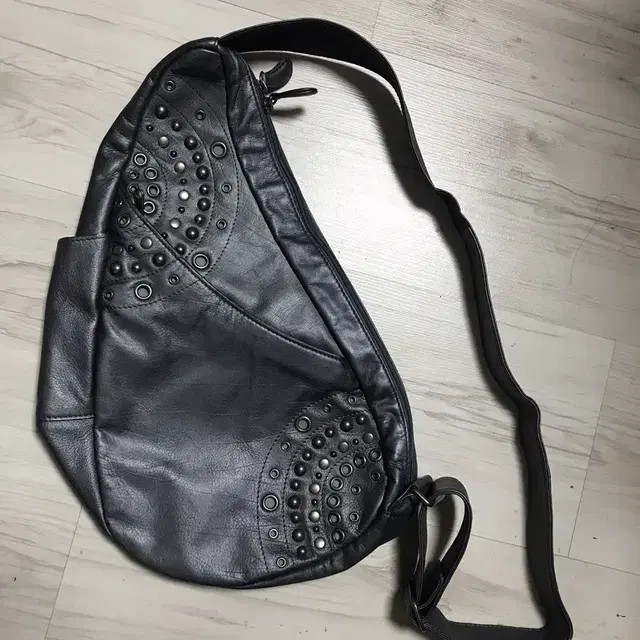 Healthy back bag ,소가죽 슬링백,어깨가방,회색